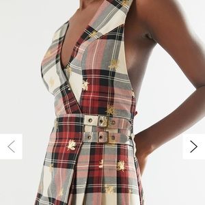 🚨ISO THIS UO CHANDLER DRESS LARGE OR XL🚨